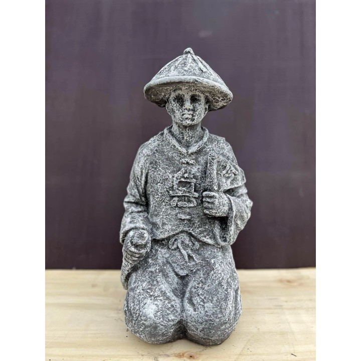 Samurai în genunchi ținând un steag 43cm